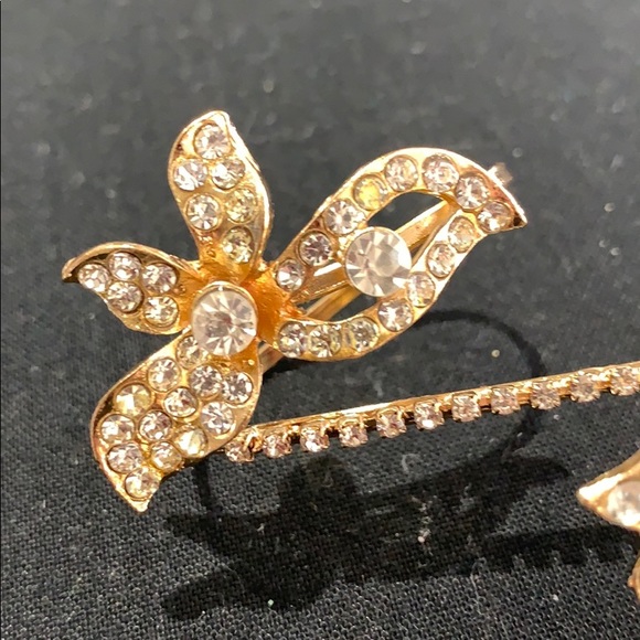 Gold tone Crystal finger bracelet - Picture 7 of 8